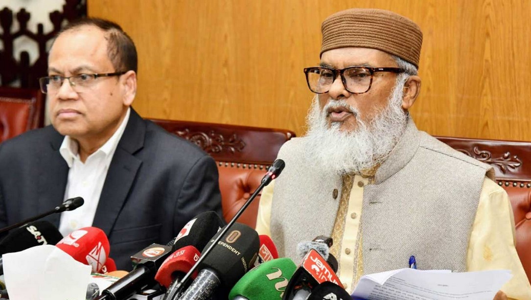 ৪৯৭৮ হাজি ফেরত পাবেন ৮ কোটি ২৯ লাখ টাকা